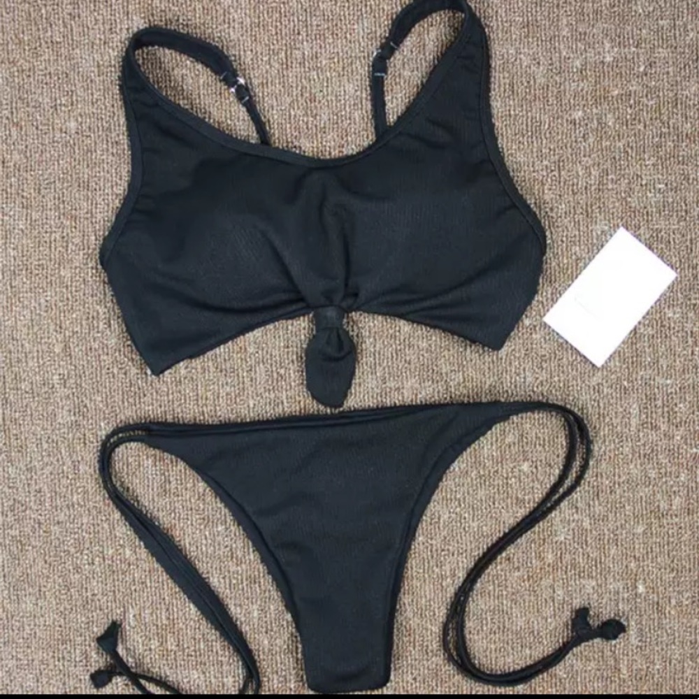 BLACK SCOOP NECK TIE FRONT BIKINI SET
